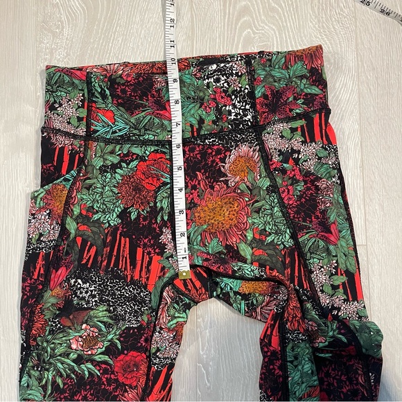 Lululemon Time To Sweat Crop *23" Zen Garden Multi red green black size 6 - Picture 9 of 15